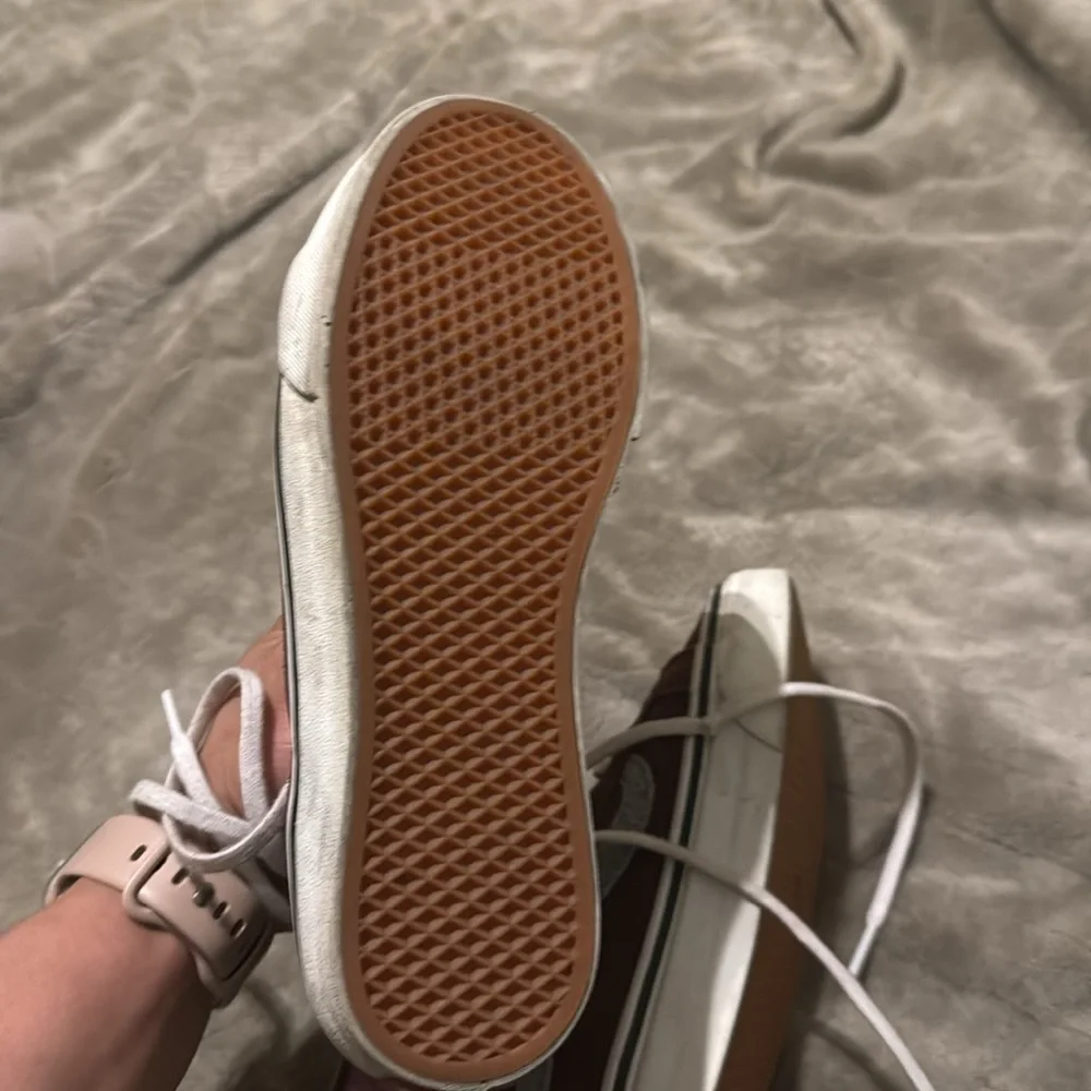 Vans - Picture 2 of 4